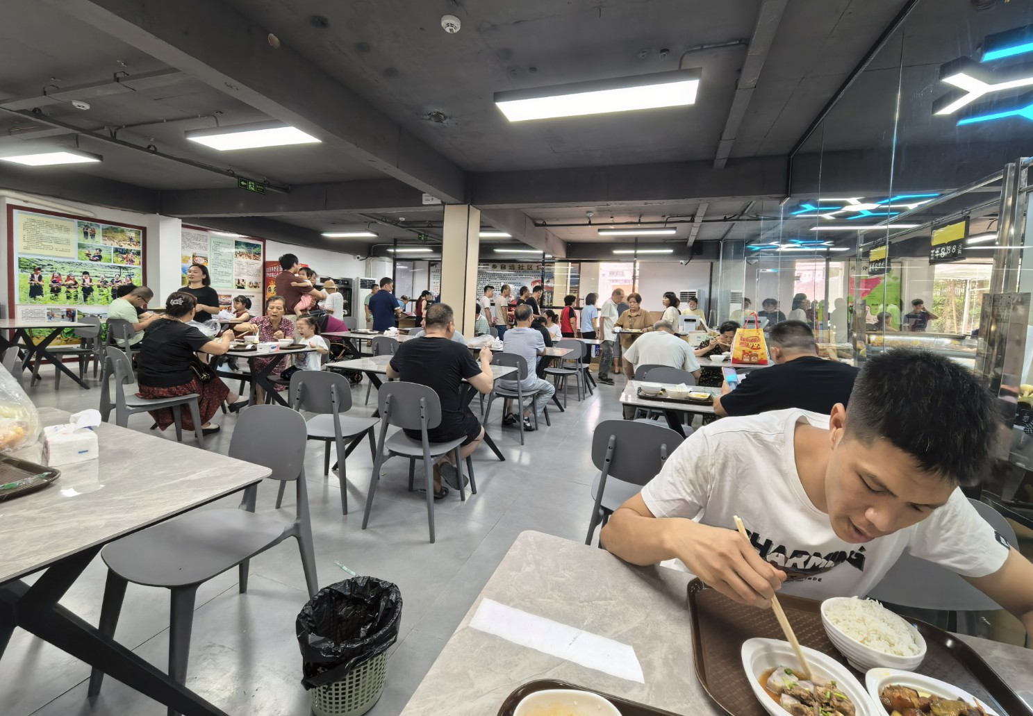 广西瑶乡百弄生鲜超市有限公司7.jpg
